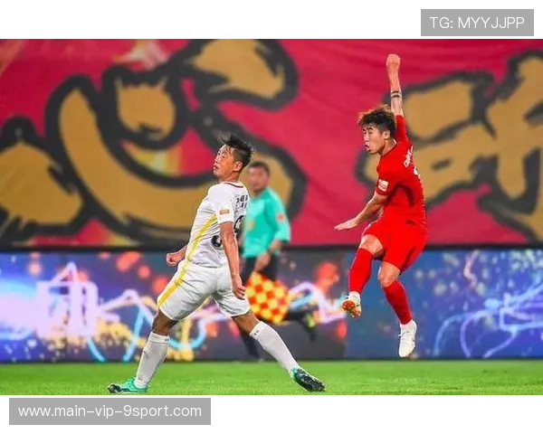 河南队周大地左脚兜射，弧线绕过门将飞入网角